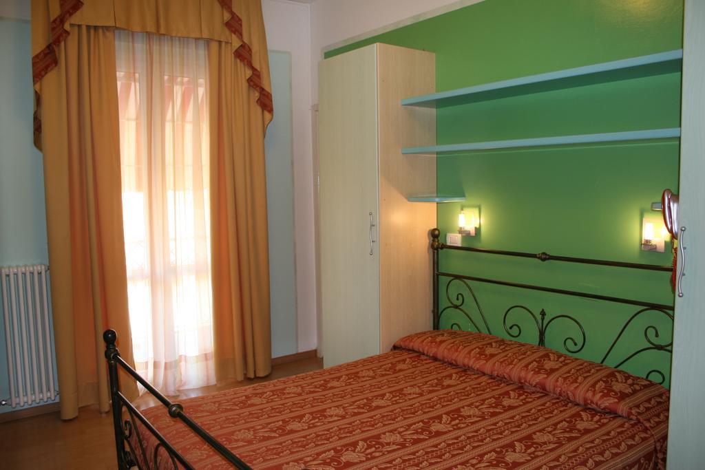 Hotel Alsazia Sirmione Room photo