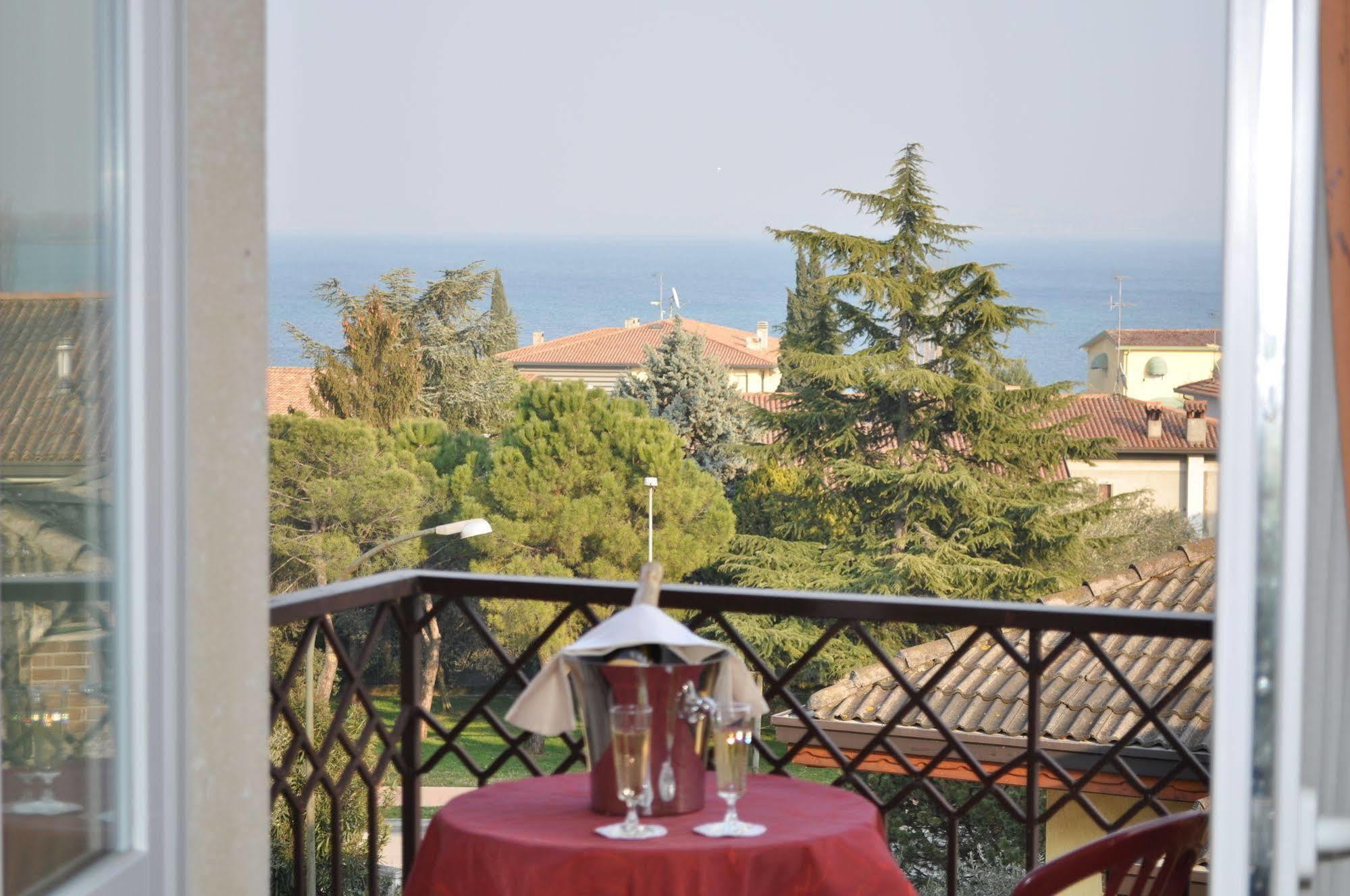 Hotel Alsazia Sirmione Exterior photo